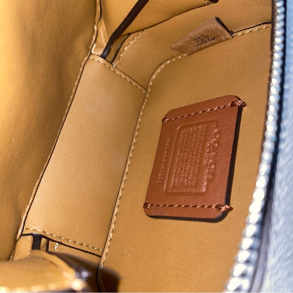 Coach leather crossbody pouch card case New - Picture 9 of 14